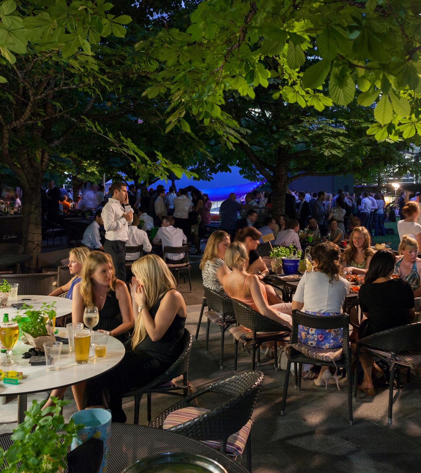 People enjoying outdoor evening drinks in Canary Wharf